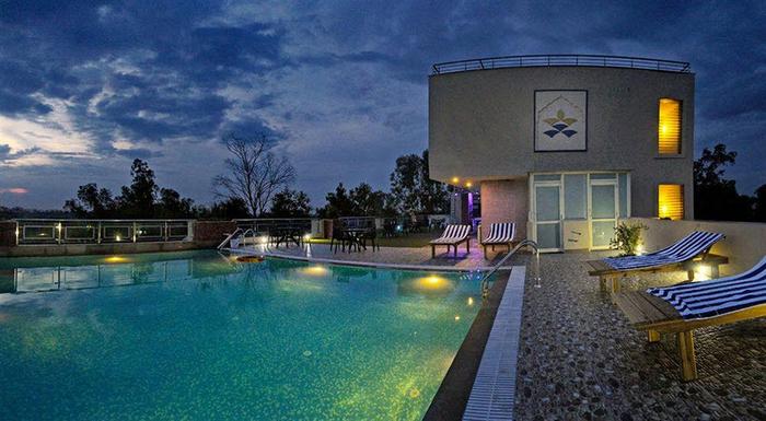 Hotel Atulyaa Taj